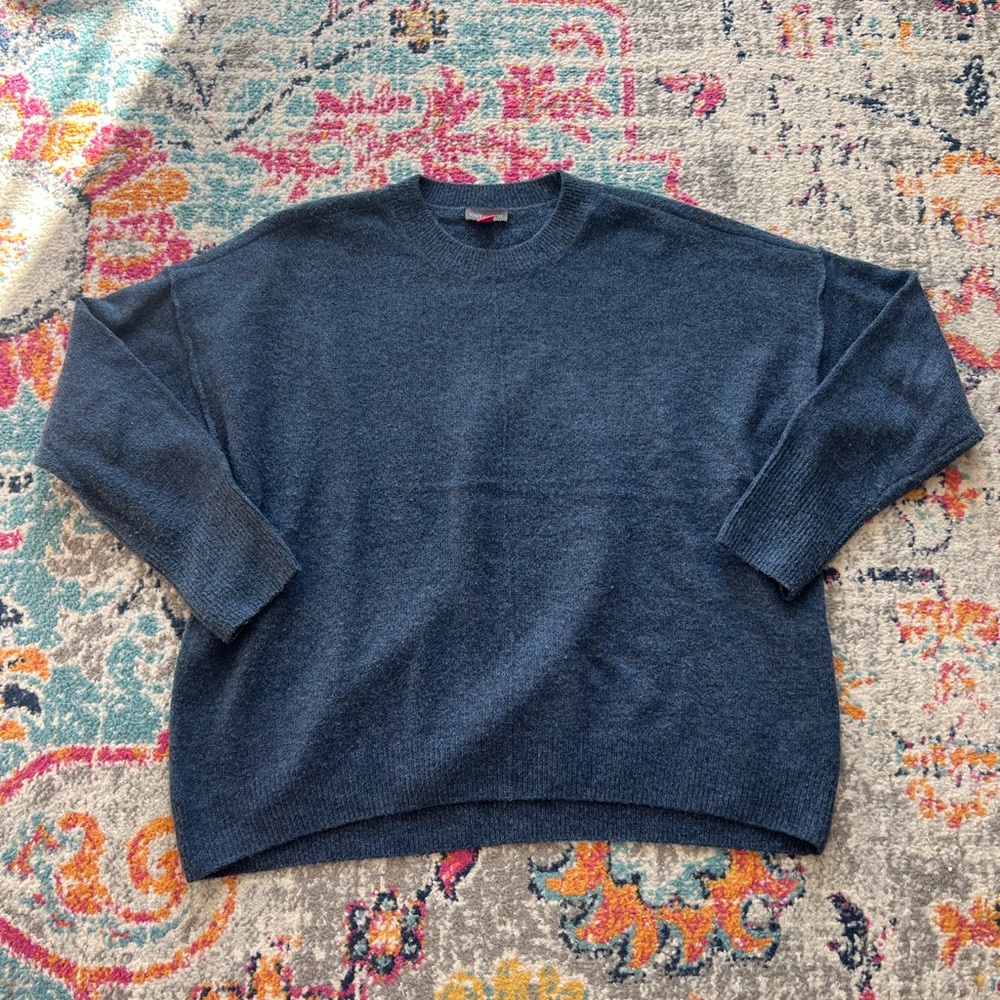 Vince camuto navy crewneck sweater